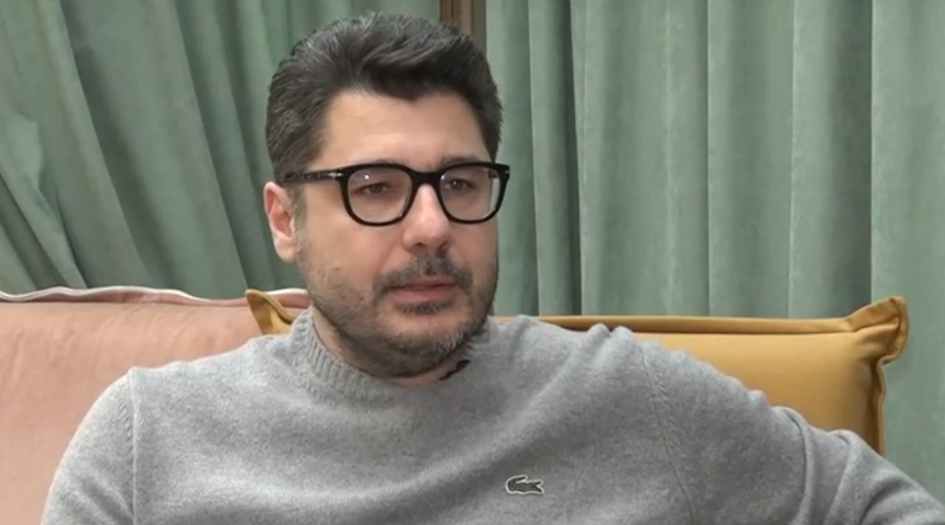 Λάμπρος Κωνσταντάρας: «Έγραφαν ότι πλησίαζα νεαρές τραγουδίστριες για να τις βγάλω δίσκο και να τις ρίξω στο κρεβάτι»