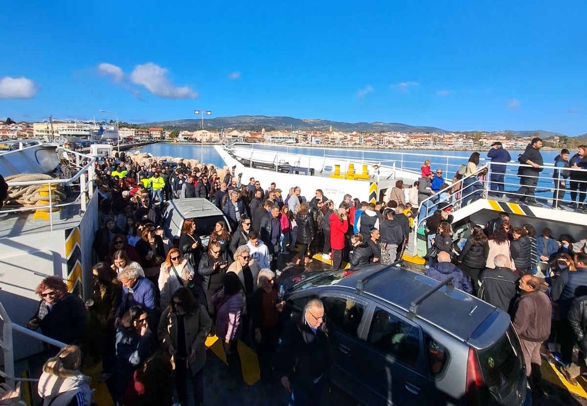 Μαζική προσέλευση από το Ληξούρι στην κινητοποίηση για τα Τέμπη – Δυναμικό παρών στο Αργοστόλι [εικόνες]