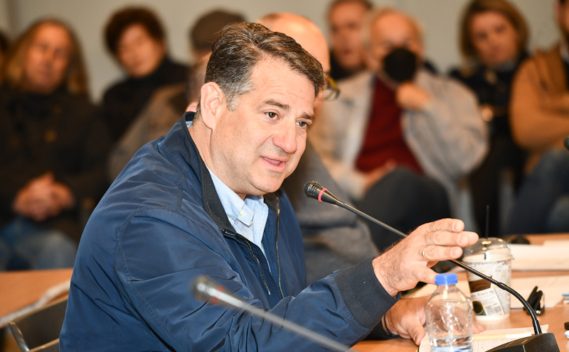 Ο Άγγελος Κωνσταντάκης «αδειάζει» τον Θεόφιλο!