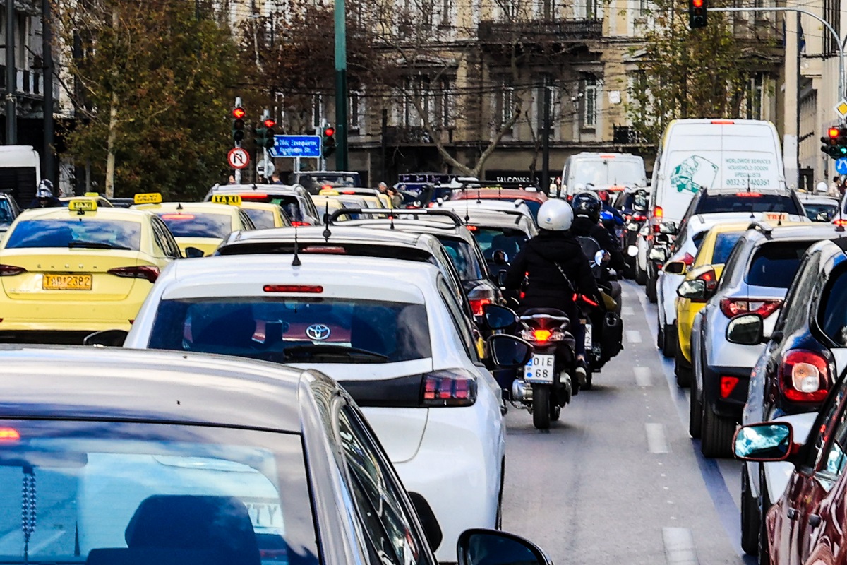 Πανελλήνιος Σύλλογος Εκπαιδευτών Οδήγησης: Οι οδηγοί άνω των 65 ετών ευθύνονται για το 16,6% των τροχαίων