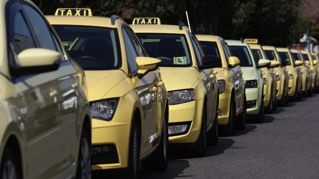 Τρίωρη στάση εργασίας από τους ιδιοκτήτες ταξί στις 28/2