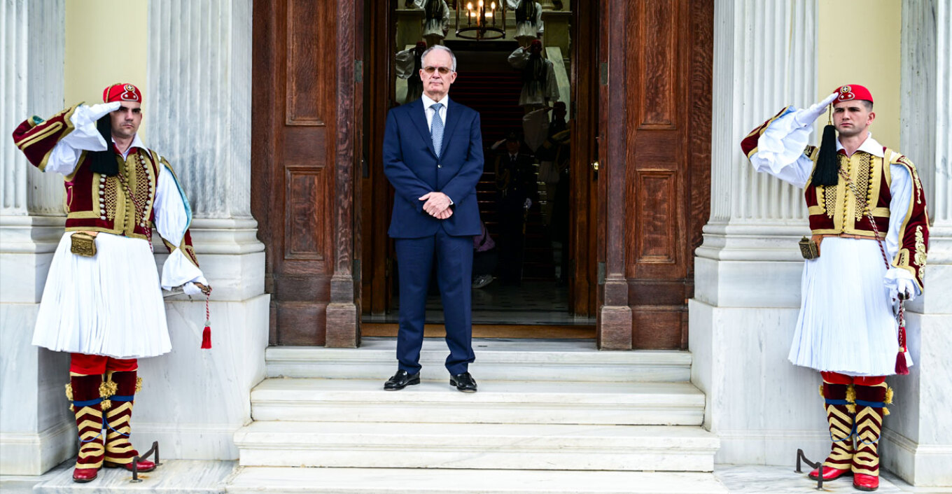 Δείτε Live: Η ορκωμοσία της κυβέρνησης μετά τον ανασχηματισμό