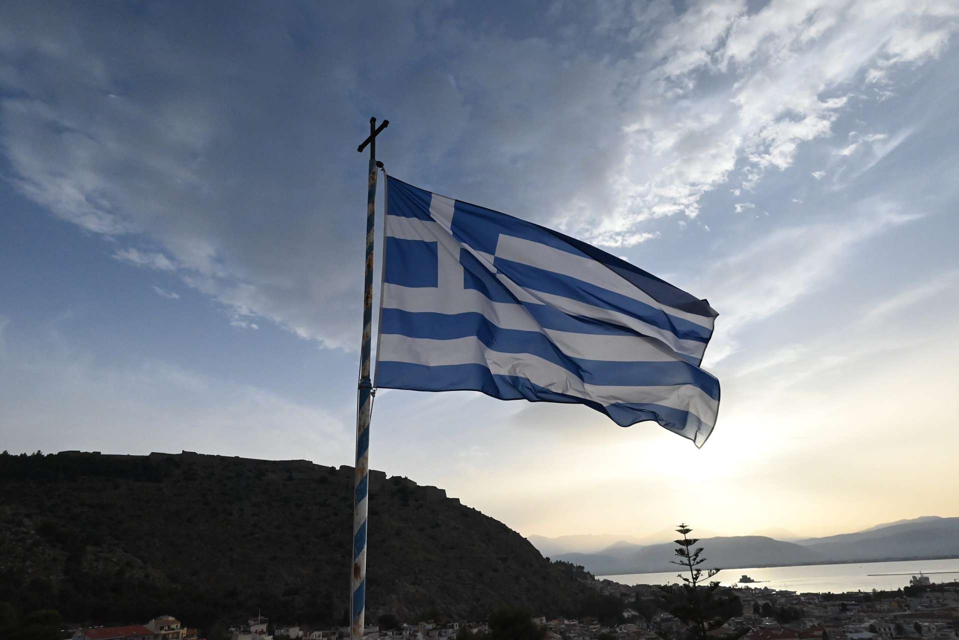 Καιρός: Νεφώσεις και μεταφορά αφρικανικής σκόνης – Σε υψηλά για την εποχή επίπεδα η θερμοκρασία