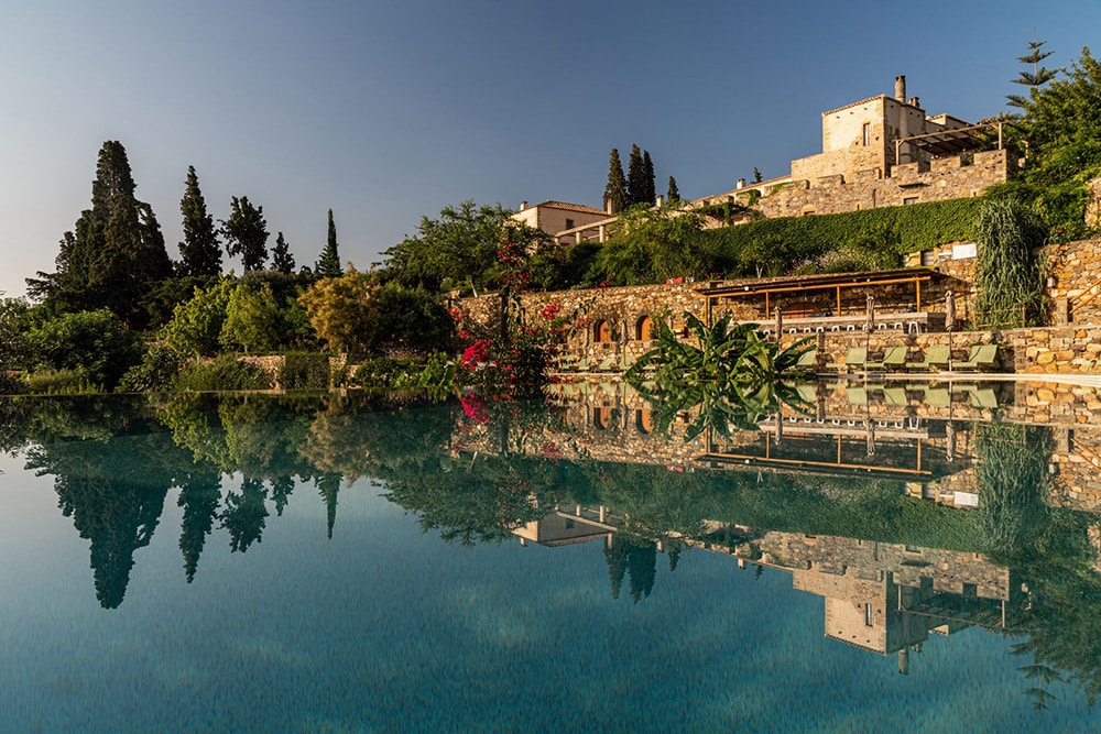 KINSTERNA HOTEL: Το απόλυτο βιώσιμο καταφύγιο στην Ελλάδα – εκεί που η Κληρονομιά συναντά την Καινοτομία