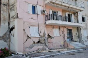 Ο ΤΡΙΑΝΤΟΠΟΥΛΟΣ ΚΑΙ ΟΙ ΕΡΓΑΤΙΚΕΣ ΚΑΤΟΙΚΙΕΣ ΛΗΞΟΥΡΙΟΥ
