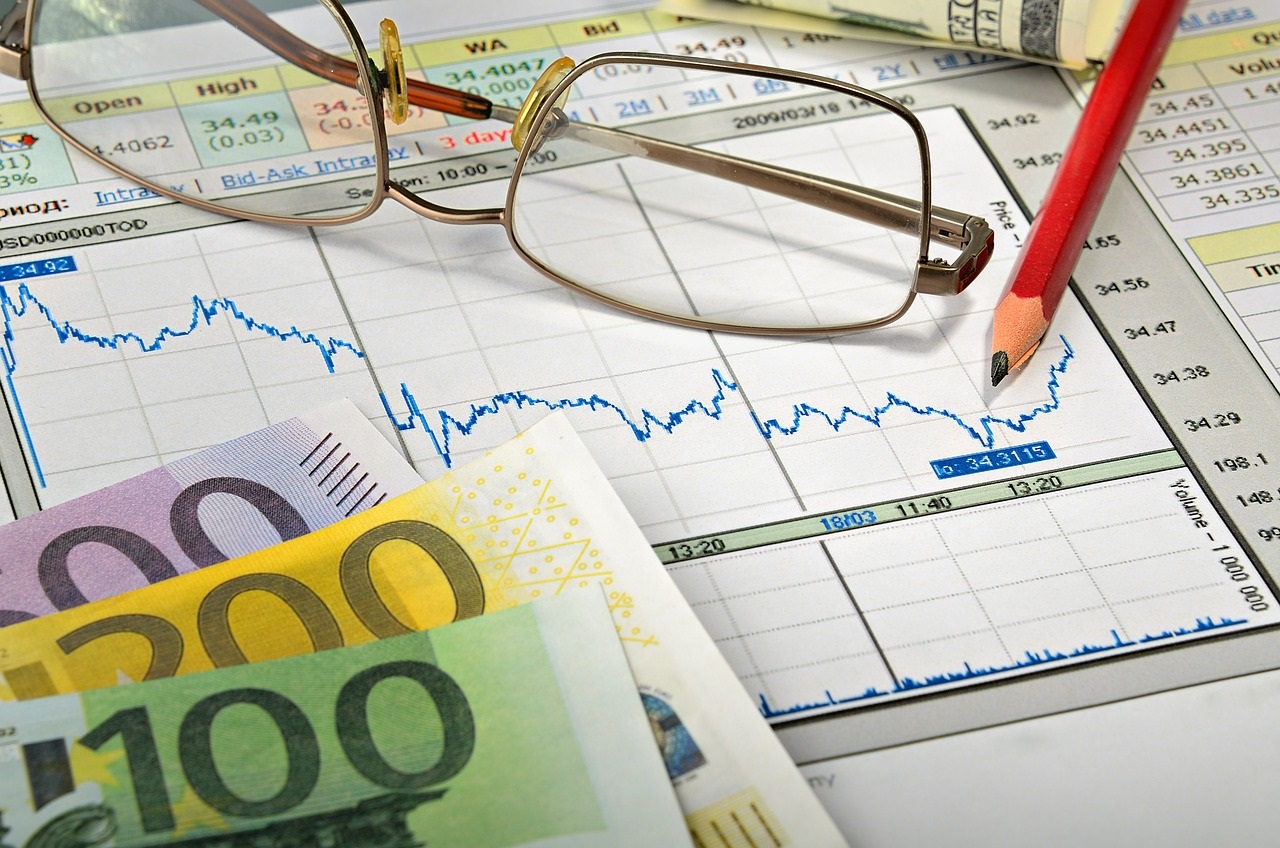 ΟΟΣΑ: Μείωση του Spread των ελληνικών ομολόγων εν μέσω ταχείας αύξησης του παγκόσμιου δημόσιου χρέους