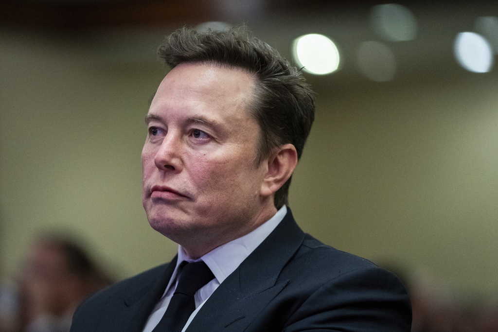 Ραγδαία η πτώση της Tesla: O Μασκ έχασε το 6,7% της περιουσίας του – «Αύριο θα αγοράσω ένα Tesla» λέει ο Τραμπ