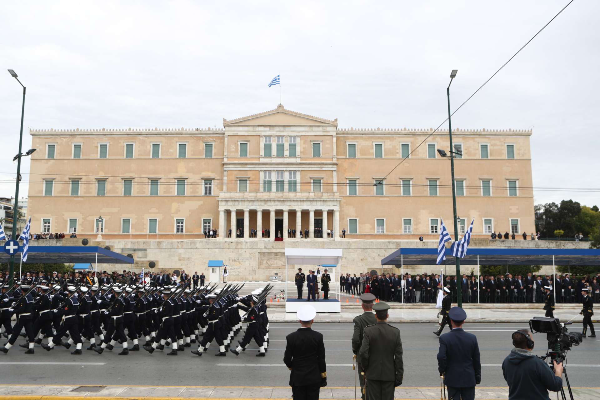 Ρωμανός για σύνθημα στην παρέλαση της 25ης Μαρτίου: Η ισχύς αποτυπώνεται στην πράξη – Το περιστατικό διευρευνάται από το Υπουργείο