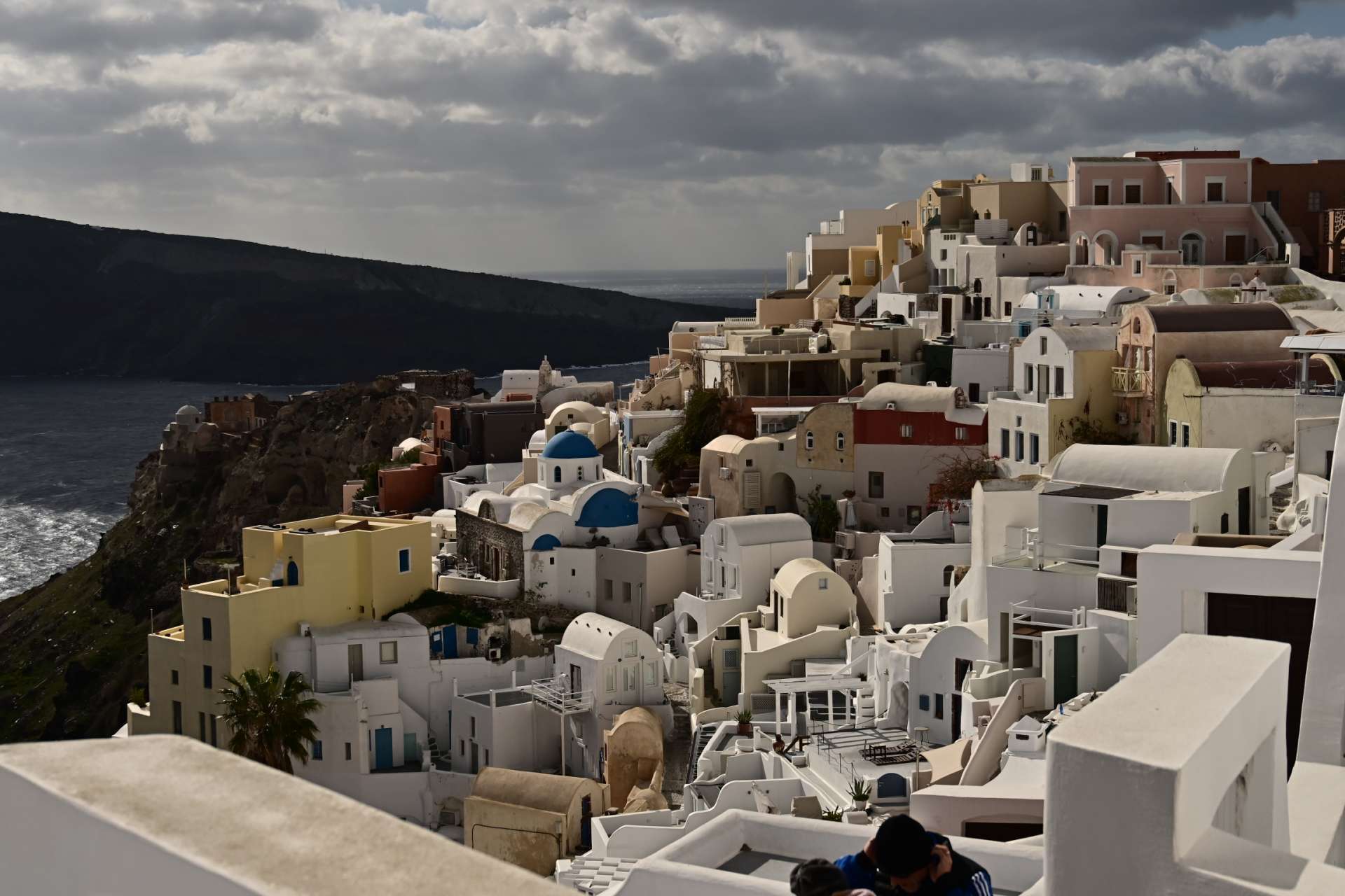 Σαντορίνη: Εξώδικα για παραπληροφόρηση και δυσφήμηση του νησιού