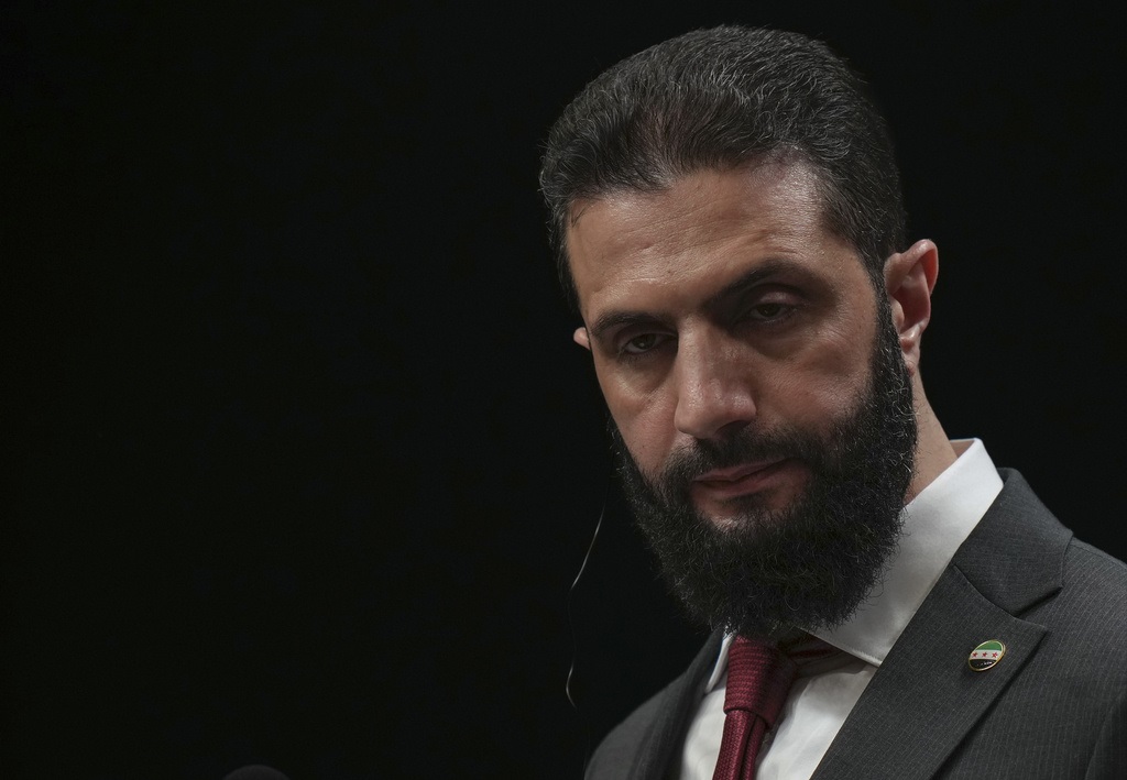 Συρία: Οι δολοφονίες Αλαουιτών απειλούν την ενότητα, λέει ο μεταβατικός πρόεδρος αλ Σάραα – Υποσχέθηκε να τιμωρήσει τους υπεύθυνους