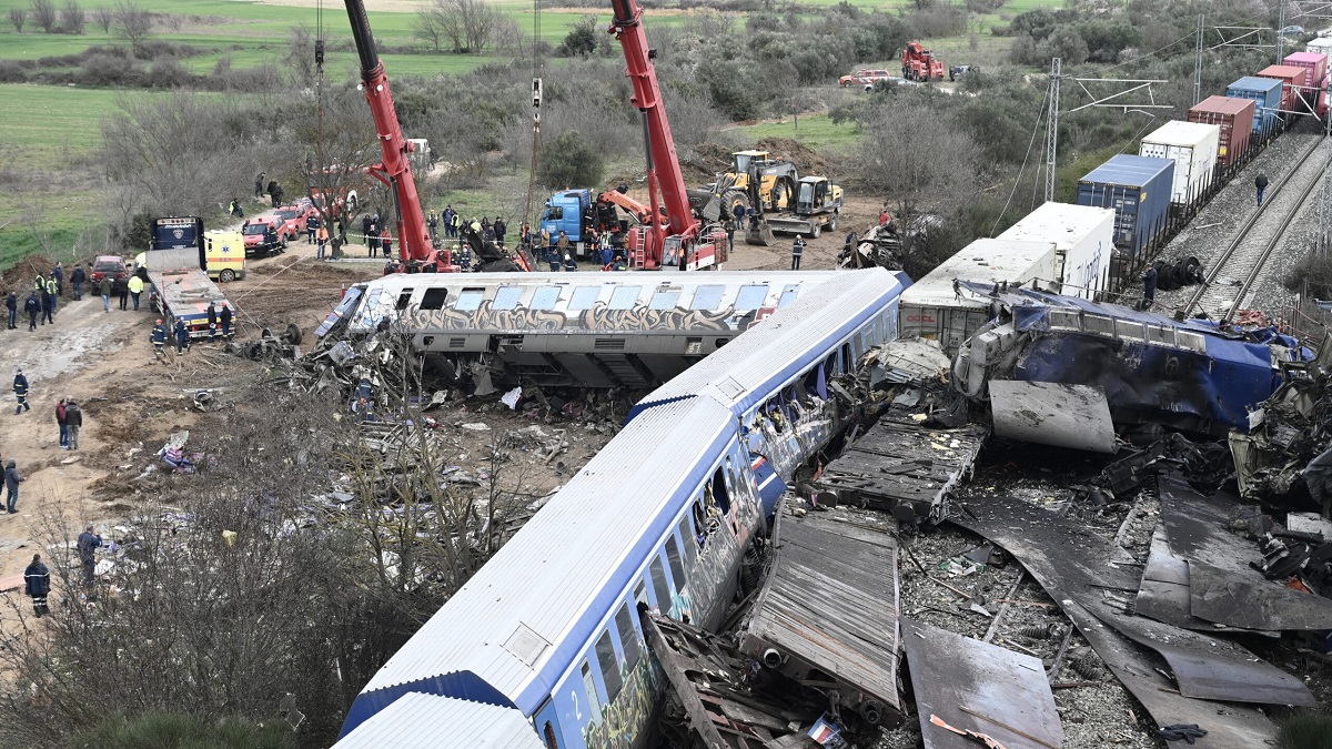 Τέμπη: Κλιμάκιο ειδικής επιτροπής της Πυροσβεστικής στο Κουλούρι για την εμπορική αμαξοστοιχία