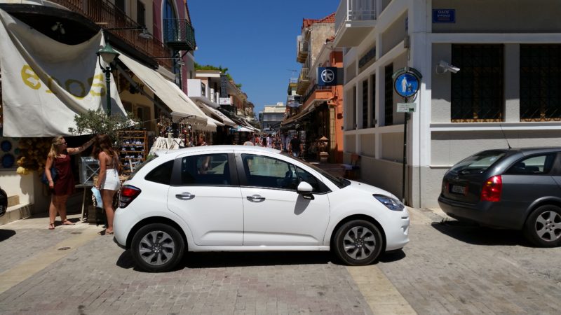 Αργοστόλι: Δήμαρχε, όλα ωραία στα χαρτιά, στο δρόμο όμως… ζούγκλα