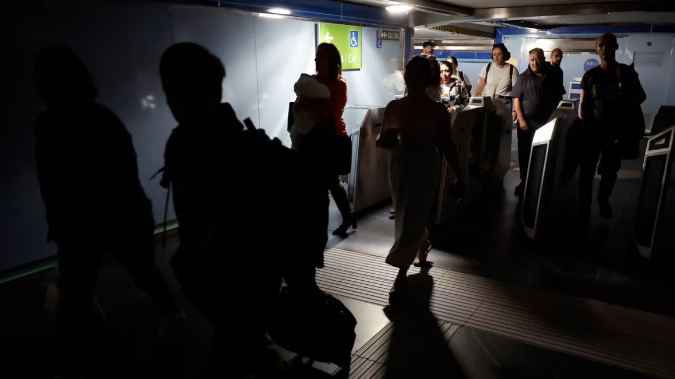 Μπλακ άουτ σε Ισπανία – Πορτογαλία: Δεν υπάρχουν ενδείξεις για σαμποτάζ ή κυβερνοεπίθεση, λέει η Κομισιόν