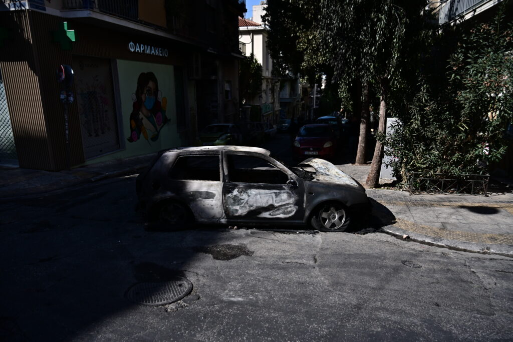 Δήμος Αθηναίων: Οι δράσεις μας στον Λόφο του Στρέφη δεν έχουν καμία σχέση με τις μολότοφ στα Εξάρχεια