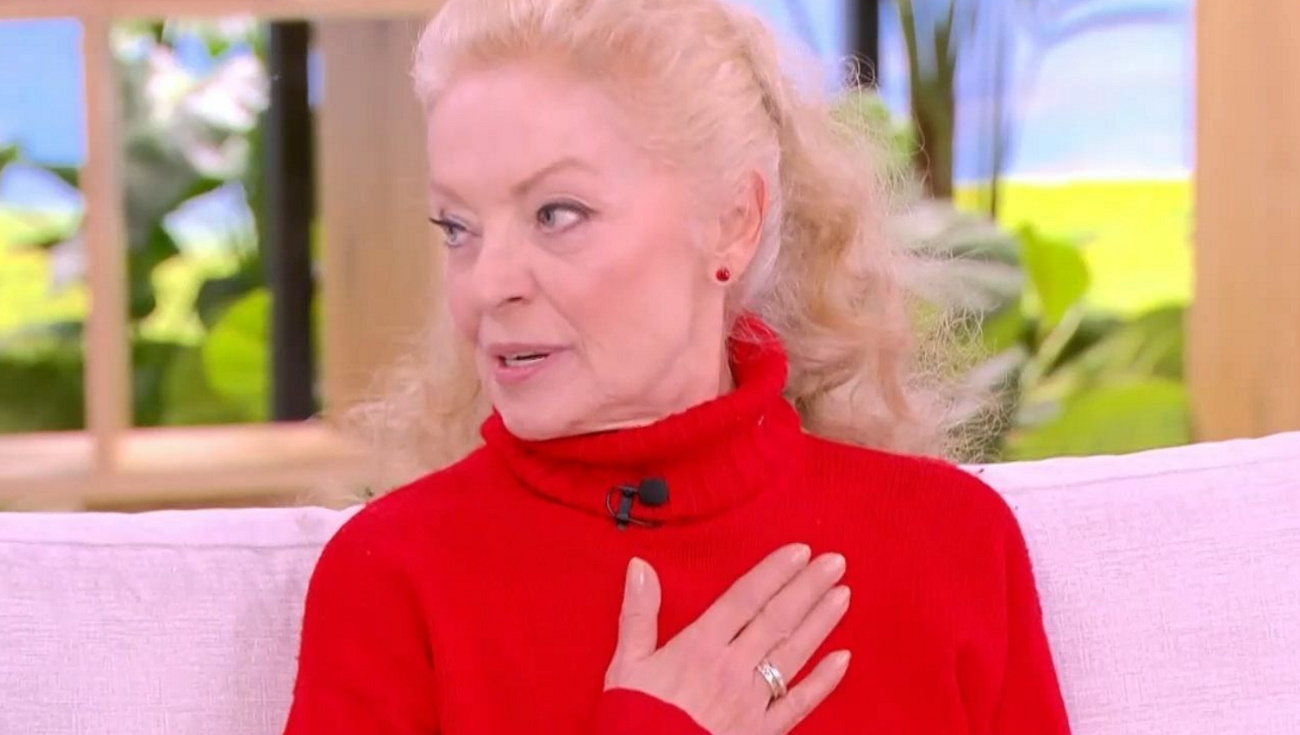 Μαρία Αλιφέρη: «Μετά το «Χριστός Ανέστη» τράβηξα για την κορυφή του Σινά, στα τελευταία μέτρα ανέβηκα στα τέσσερα»