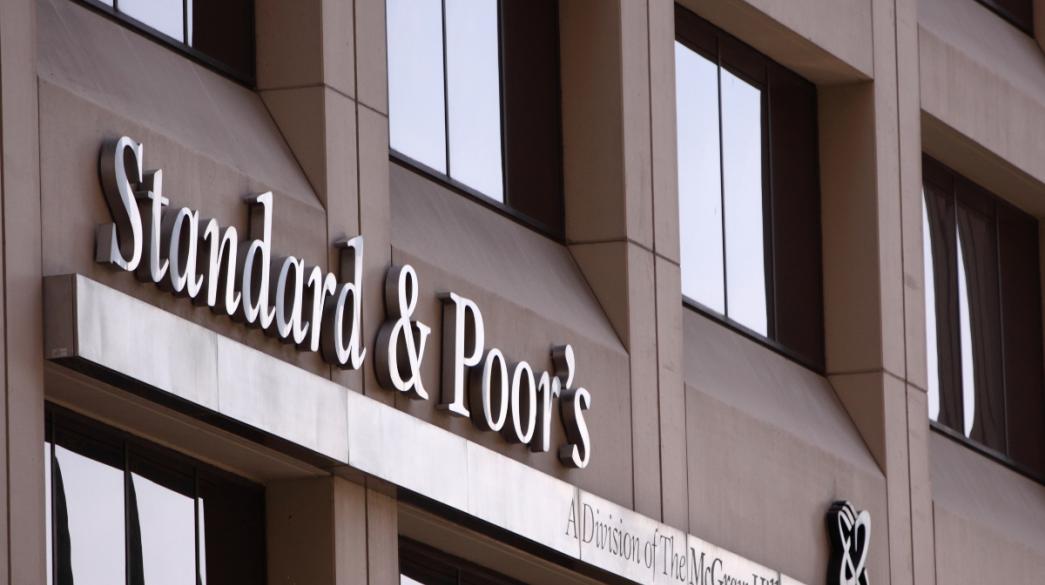 Ο οίκος S&P θα αναθεωρήσει όλες τις μακροοικονομικές του προβλέψεις μετά το σοκ των αμερικανικών δασμών