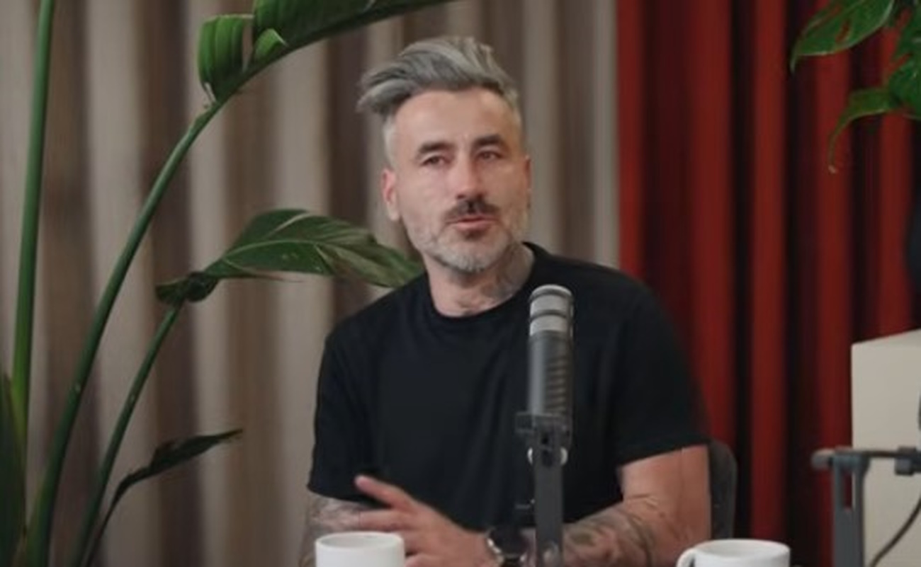 Σοκάρει ο Γιώργος Μαυρίδης: «Ήμουν κλειδωμένος στο δωμάτιο κι ο πατέρας μου προσπαθούσε να βάλει τέλος στη ζωή του με χάπια»