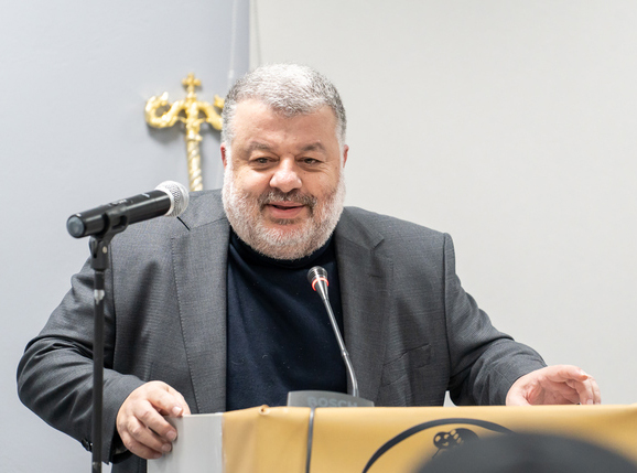 Θεόφιλος: Το «ευχαριστώ» είναι λίγο για τον Μπάμπη Τουμάση!