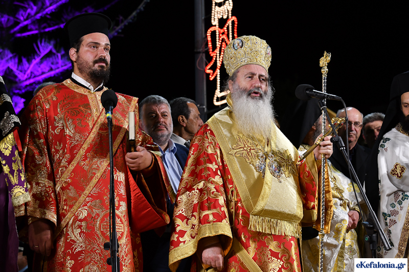 «Το Άγιο Φως να καταυγάζει τη ζωή όλων» –Το Μήνυμα του Μητροπολίτη Δημήτριου