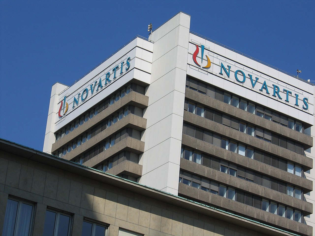 Υπόθεση Novartis: Με την υποβολή ενστάσεων συνεχίστηκε η δίκη – Στο εδώλιο οι πρώην προστατευόμενοι μάρτυρες