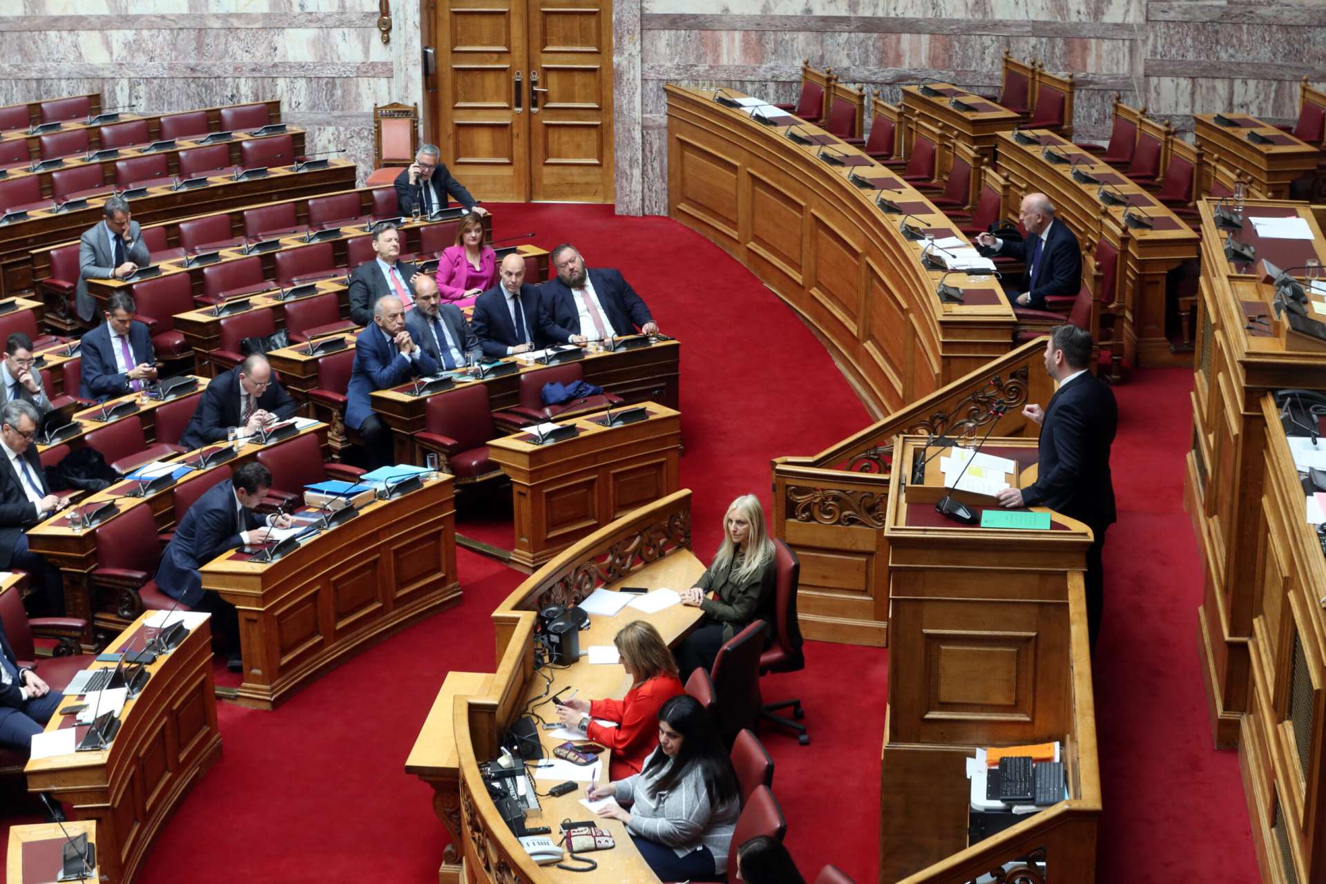 Υψηλοί τόνοι στη Βουλή για τα Τέμπη – Το βράδυ αποφασίζει η Ολομέλεια για την παραπομπή Τριαντόπουλου