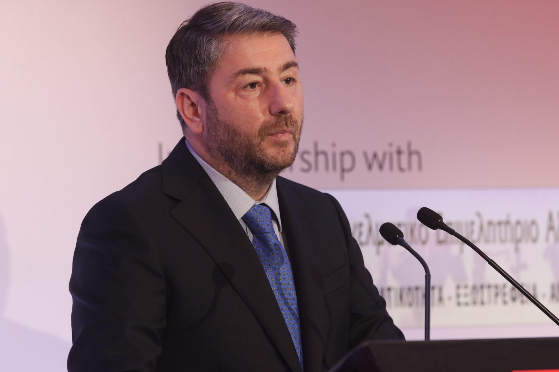 Ανδρουλάκης: Οι 9 προτάσεις του ΠΑΣΟΚ για ανταγωνιστικές μικρομεσαίες επιχειρήσεις