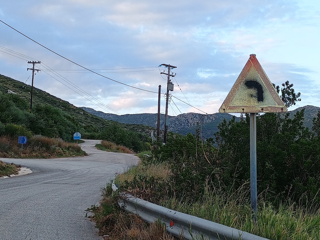Απίστευτα κι όμως Ελληνικά! – ένα δείγμα τέχνης στο επαρχιακό οδικό δίκτυο της Κεφαλονιάς