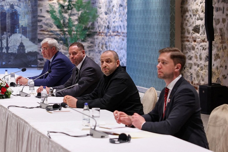 «Χάσμα αγεφύρωτο» στις συνομιλίες Ρωσίας και Ουκρανίας στην Κωνσταντινούπολη