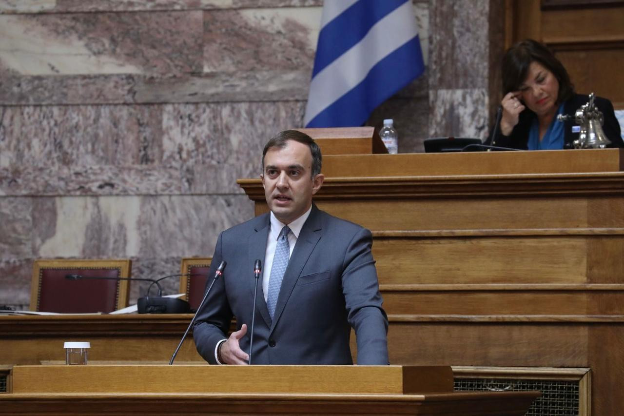 Χατζηβασιλείου στη Βουλή: Ξεκάθαρη η θέση της κυβέρνησης για εκεχειρία και ανθρωπιστική βοήθεια στη Γάζα