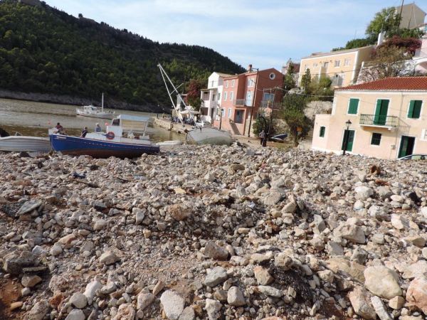 Δημ. Συμβούλιο Σάμης: Απένταξη των μελετών και των έργων που σχετίζονται με τον Ιανό