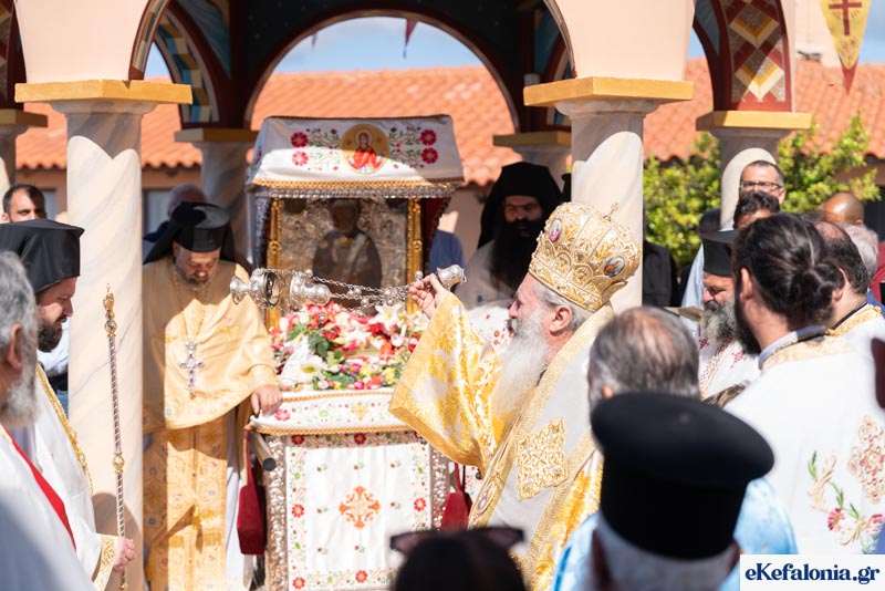 Επέστρεψε στη βάση της η κυρά Παναγιά των Σισσίων  Όμορφα καρέ της διαδρομής έως το Μοναστήρι [εικόνες +βίντεο]