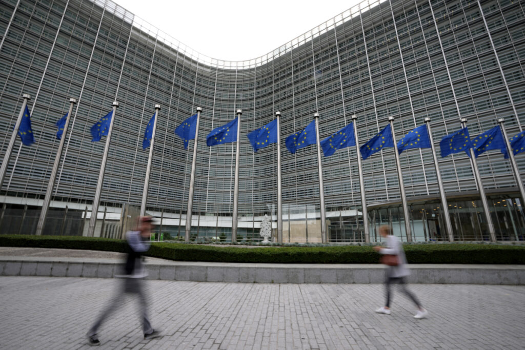 Η Κομισιόν θα εκδώσει νέα απόφαση με πιο λεπτομερή εξήγηση για τα Sms που ανταλλάχθηκαν για την αγορά εμβολίων κατά της Covid 19