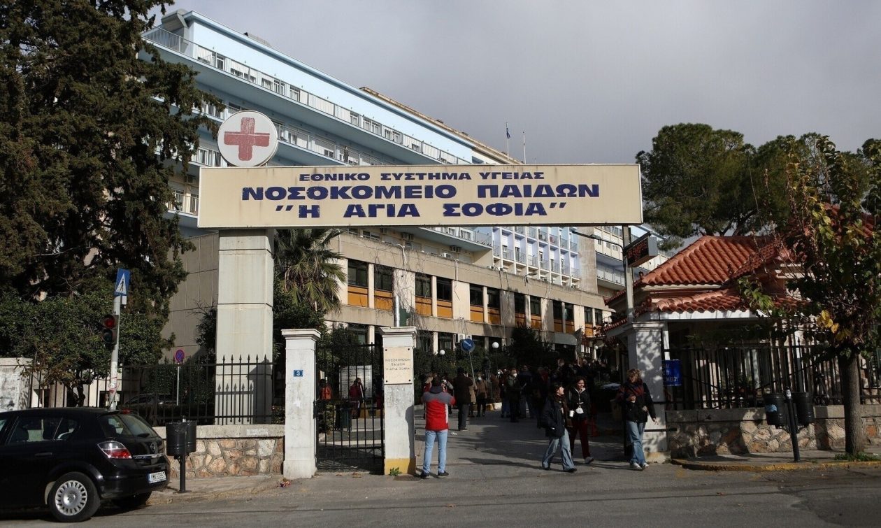 Καλλιθέα: Πέθανε το 7χρονο κοριτσάκι που πέρασε μέσα από την τζαμαρία