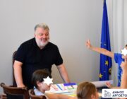 Με χαρούμενες φωνές και χαμογελαστά προσωπάκια πλημμύρισε το γραφείο του Δημάρχου Αργοστολίου!