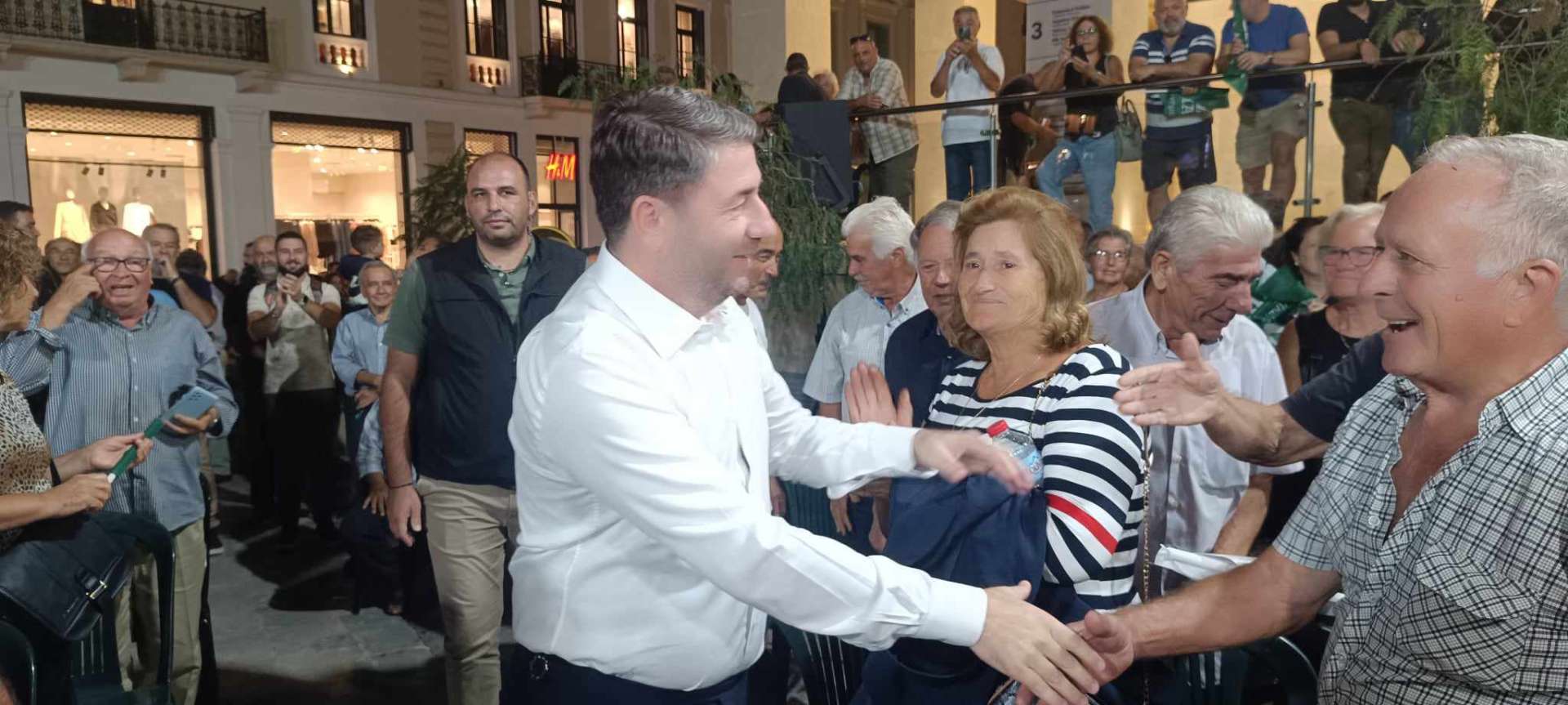 Περιοδεία Ανδρουλάκη στα Τρίκαλα: Επαφές με πολίτες και στελέχη – Παρέμβαση για αγροτεμάχια και περιφερειακή ανάπτυξη