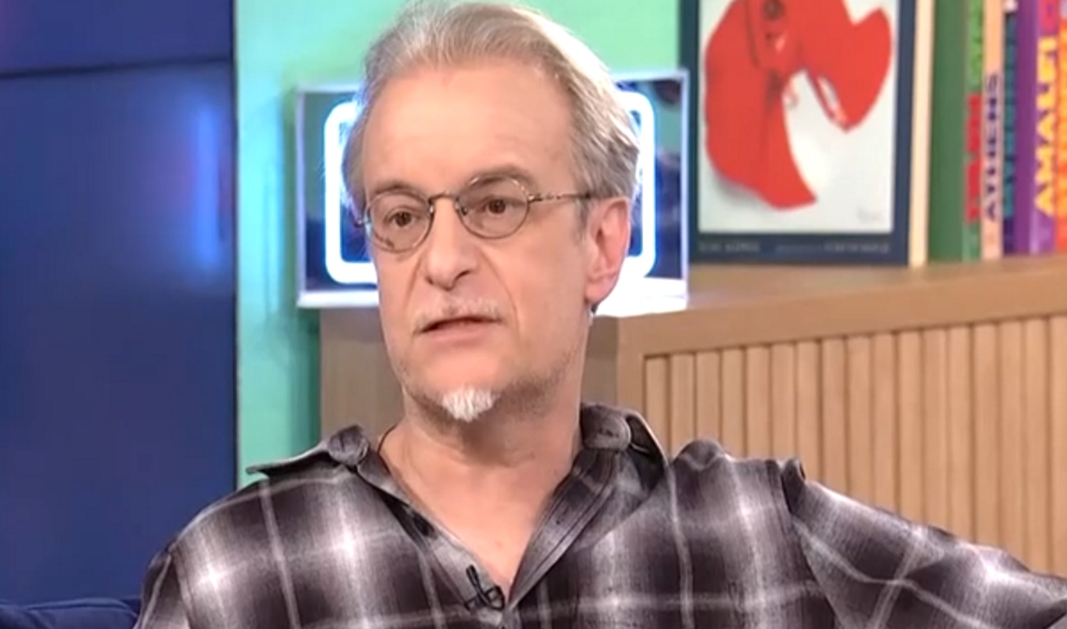 Συγκλόνισε ο Μίλτος Πασχαλίδης: «Ο Δημήτρης Μητροπάνος φορούσε σακάκι για να κρύβει τον ορό και το σακουλάκι με τα φάρμακα»