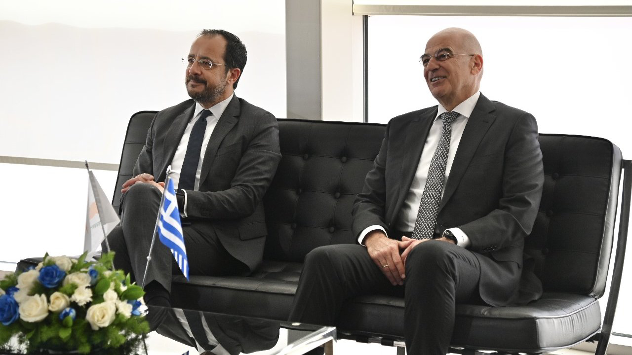 Τετ α τετ Ν. Δένδια με τον Ν