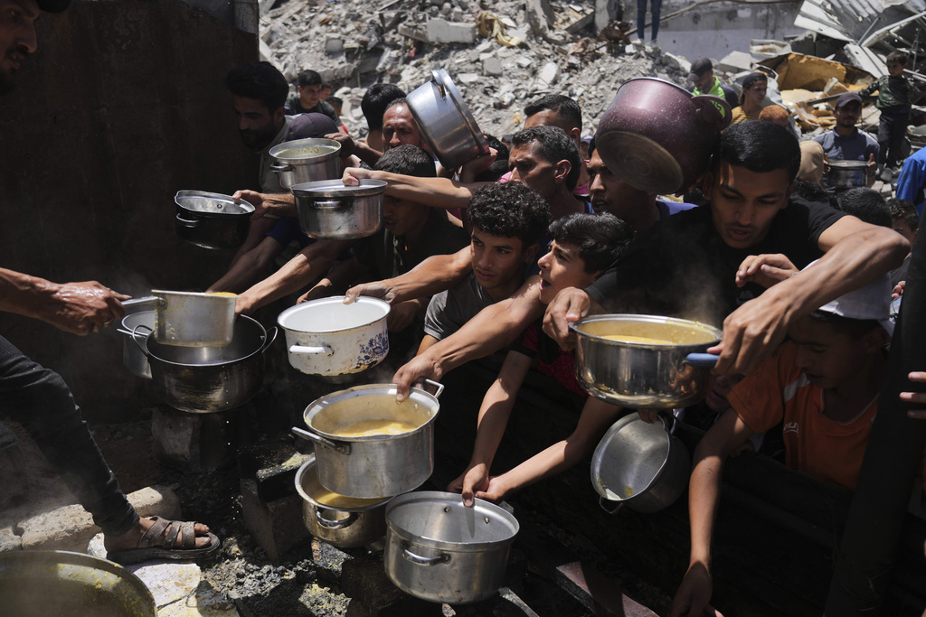 Βρεφικές τροφές και αλεύρι φτάνουν στη Γάζα καθώς το Ισραήλ «χαλαρώνει» τον αποκλεισμό – Δεν είναι αρκετά, λένε Παλαιστίνιοι αξιωματούχοι