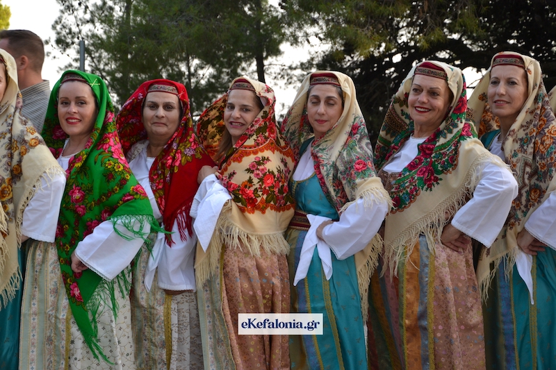 10 Χρόνια «Κεφαλλήνες»: Ένα μαγευτικό ταξίδι στην παράδοση με συγκίνηση και υπερηφάνεια [εικόνες +βίντεο]