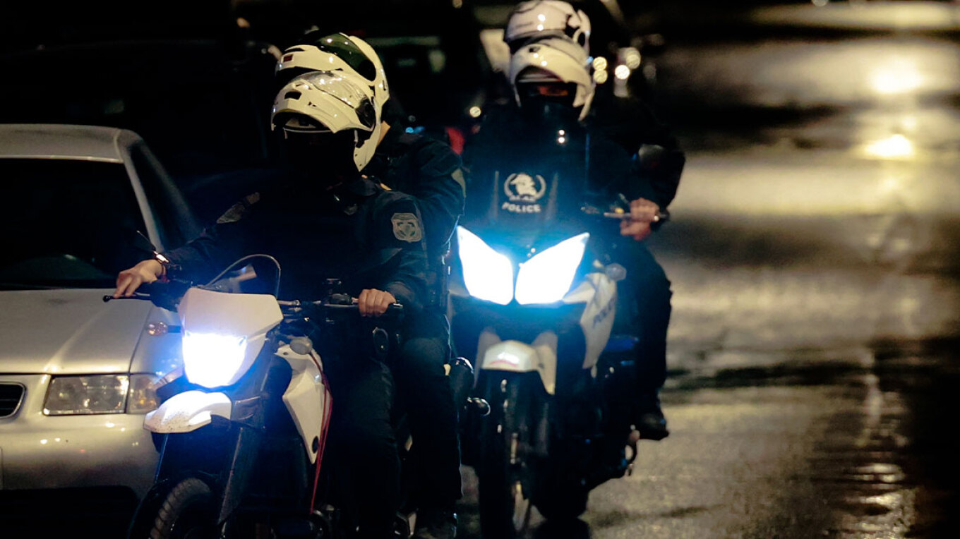 Δύο συλλήψεις στο Αγρίνιο – Ξυλοκόπησαν και απείλησαν 3 άτομα, αναζητούνται οι 3 συνεργοί τους