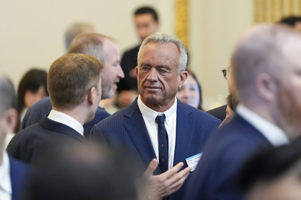 ΗΠΑ: Επιτροπή του υπουργείου Υγείας, που διορίστηκε από τον Κένεντι Τζούνιορ, θα επανεξετάσει το πρόγραμμα εμβολιασμού των παιδιών