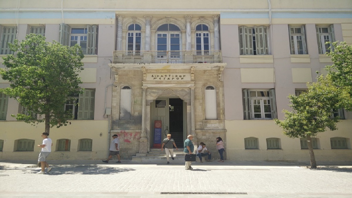 Ηράκλειο: Κακουργηματική δίωξη αντιμετωπίζει η 57χρονη αποκλειστική για την κακοποίηση υπερήλικης – Απολογείται αύριο