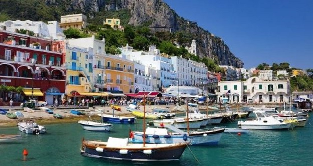 Ιταλία – Κάπρι: Τέλος στο «ψάρεμα» τουριστών από σερβιτόρους και πωλητές – Τσουχτερά πρόστιμα