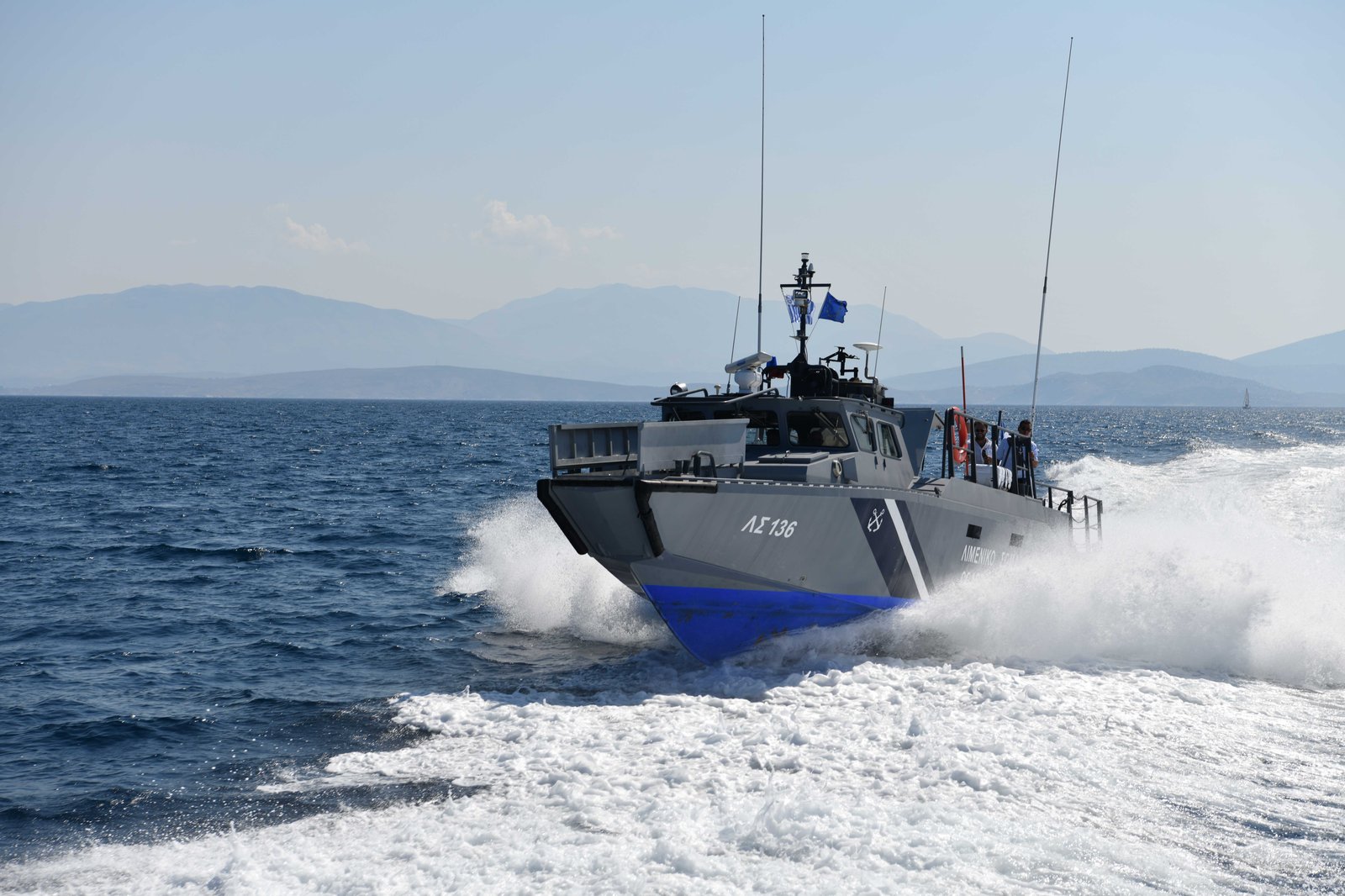 Λέρος: Φουσκωτή λέμβος μετέφερε 40 αλλοδαπούς στο Φαρμακονήσι – Ανάμεσά τους 32χρονη με πρόβλημα υγείας μεταφέρθηκε με ελικόπτερο στη Λέρο