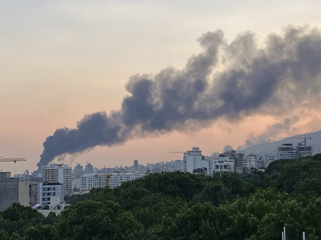 Μέση Ανατολή: Νέες εκρήξεις στην Τεχεράνη – Το Ιράν προειδοποιεί τις ΗΠΑ να μην εμπλακούν