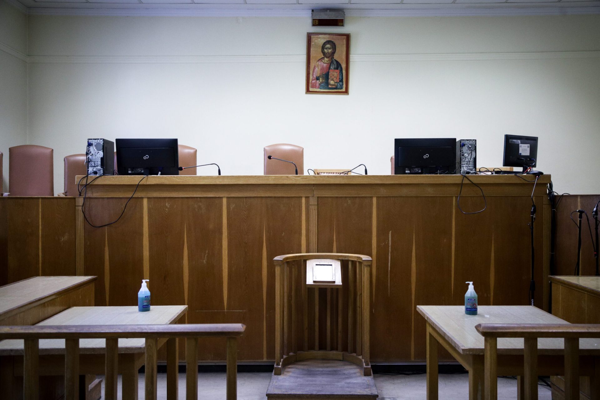 Μισθοδικείο: «Όχι» στην επαναφορά του 13ου και 14ου μισθού στους δικαστικούς