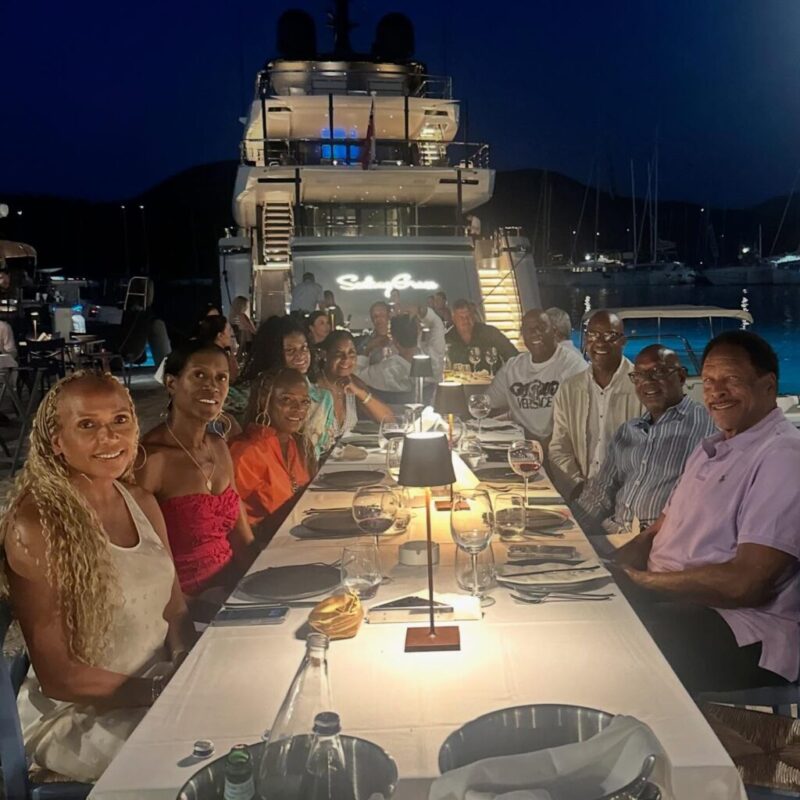 Ο Μάτζικ Τζόνσον έφτασε στο Φισκάρδο – Το ελληνικό καλοκαίρι που δεν αποχωρίζεται [εικόνες]