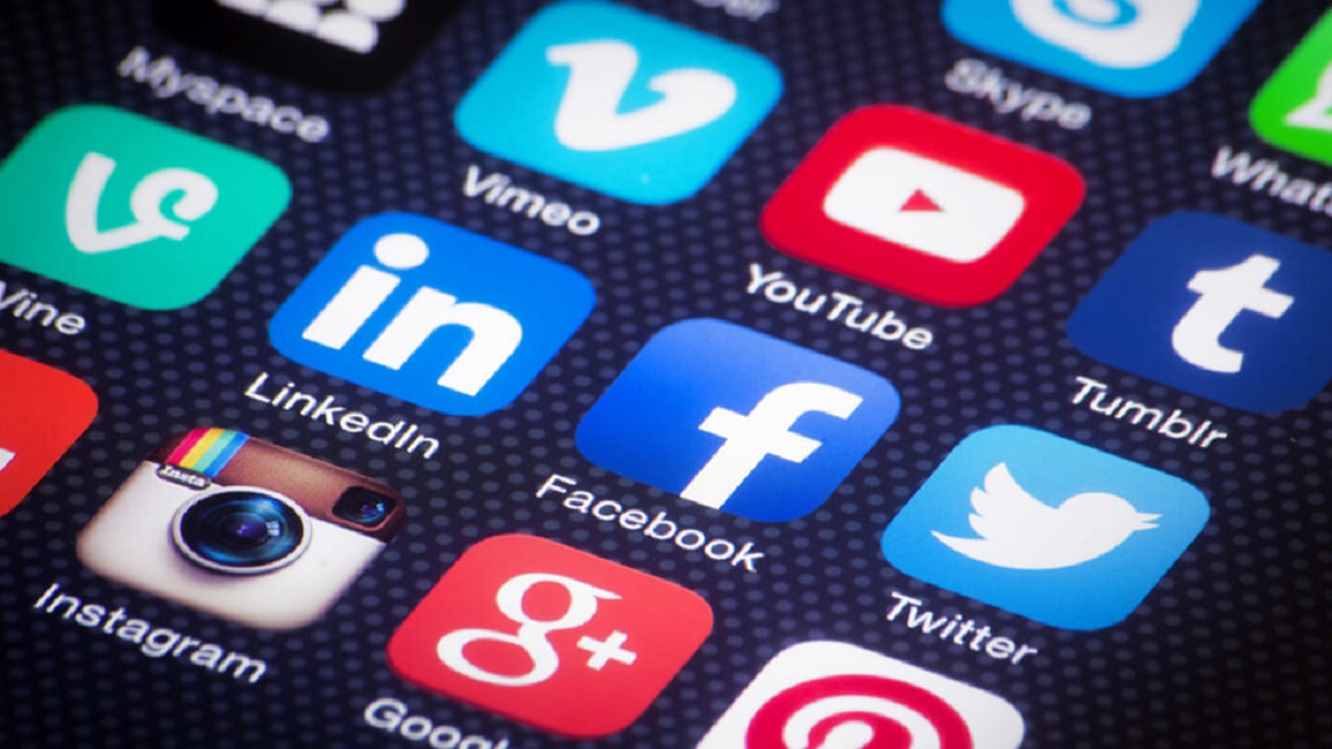 Όριο δύο ωρών στα Social Media για εφήβους εξετάζει η βρετανική κυβέρνηση