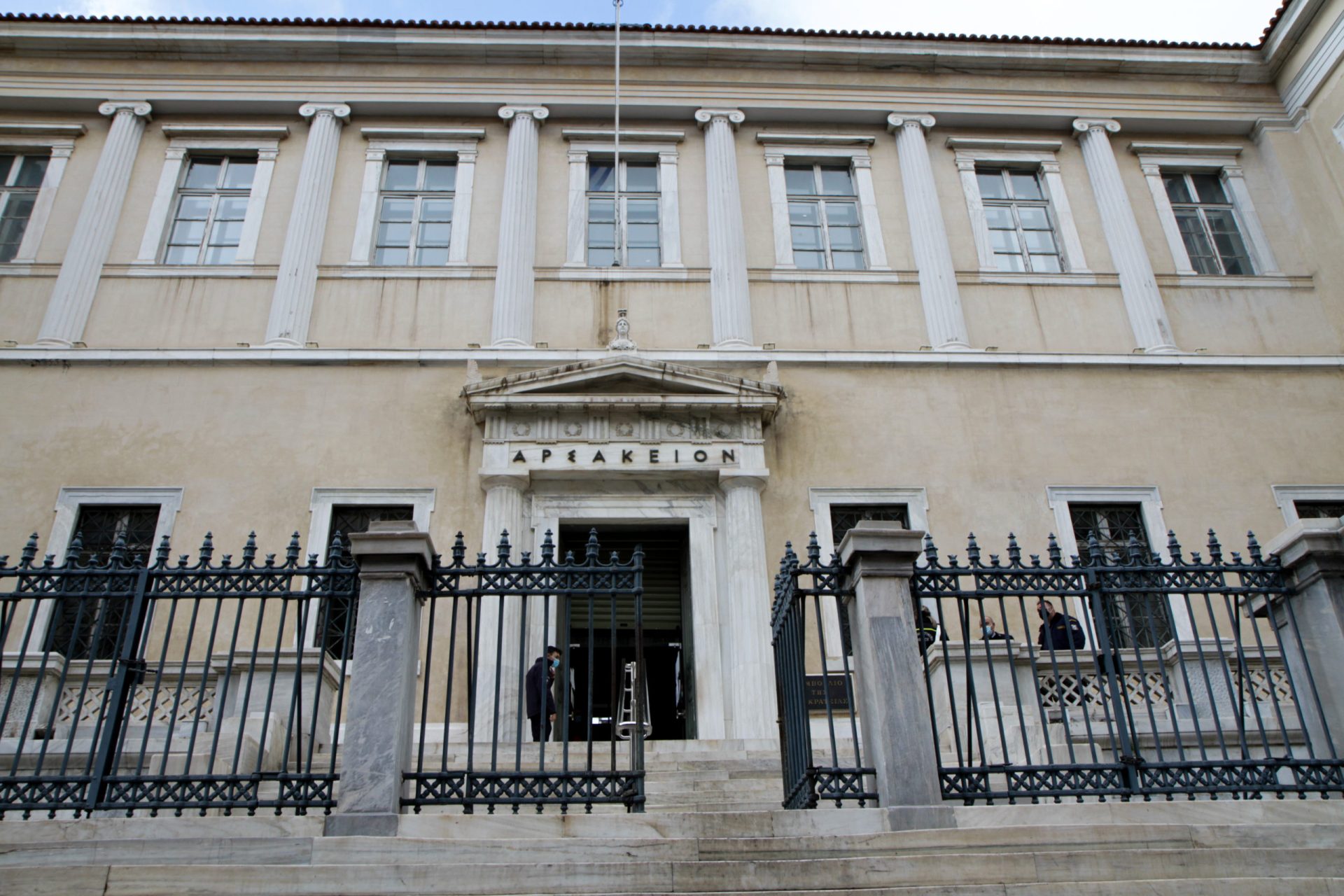 Πιλοτική δίκη για 13ο και 14ο μισθό: Η Ευρωπαϊκή Οδηγία στην Ολομέλεια του ΣτΕ