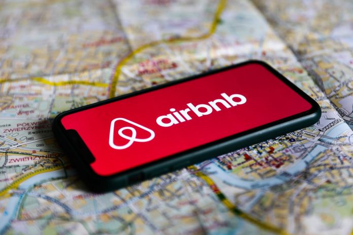 Πόσο κοστίζουν τα Airbnb στην Ελλάδα το καλοκαίρι | Η σύγκριση με τις άλλες ευρωπαϊκές χώρες